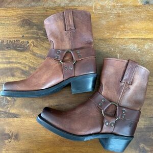 Frye Harness 8R Boot 77447 brown leather ladies size 7 NWOB‎